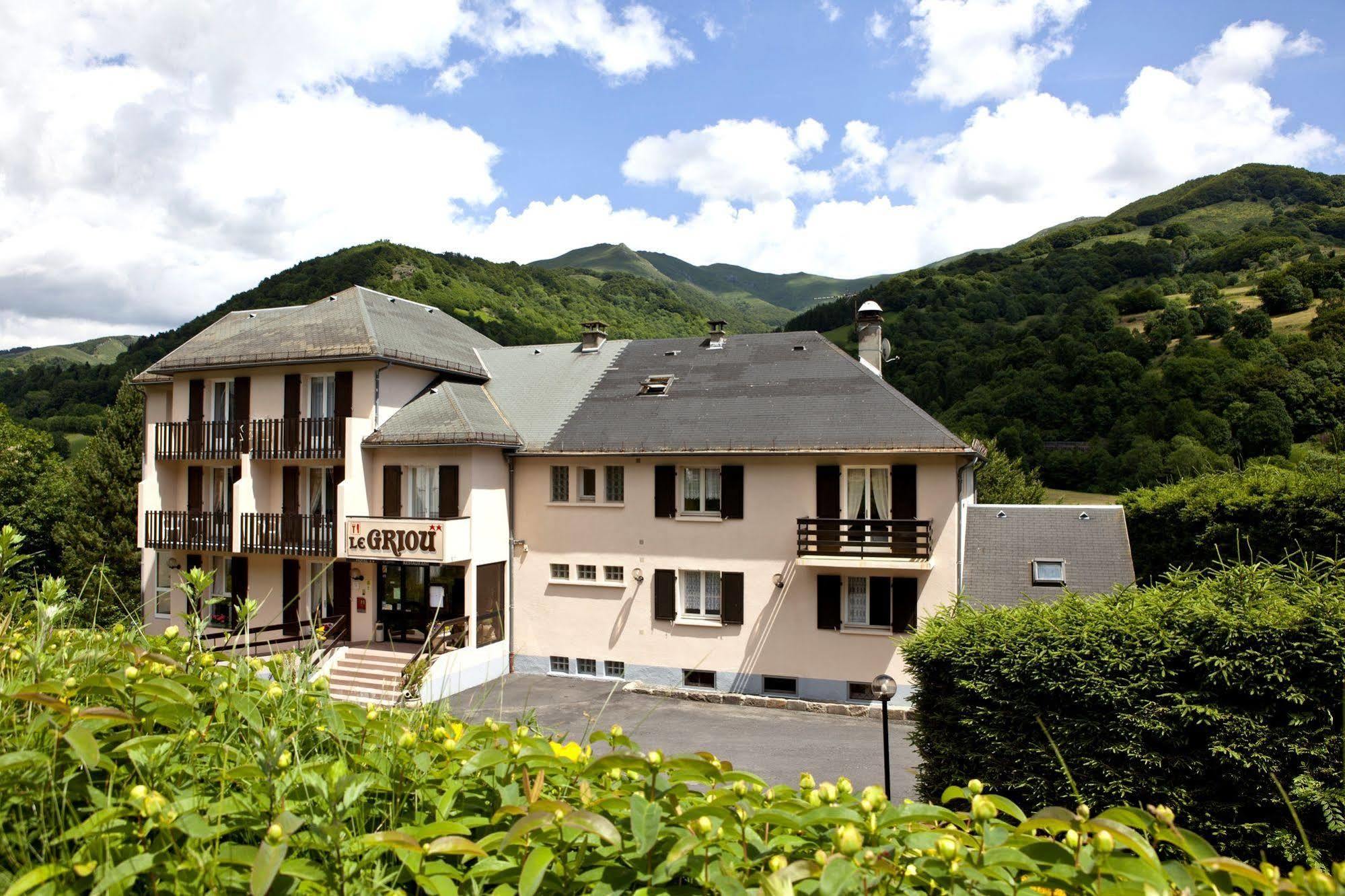 Logis Hotel Le Griou Saint-Jacques-des-Blats Exterior photo